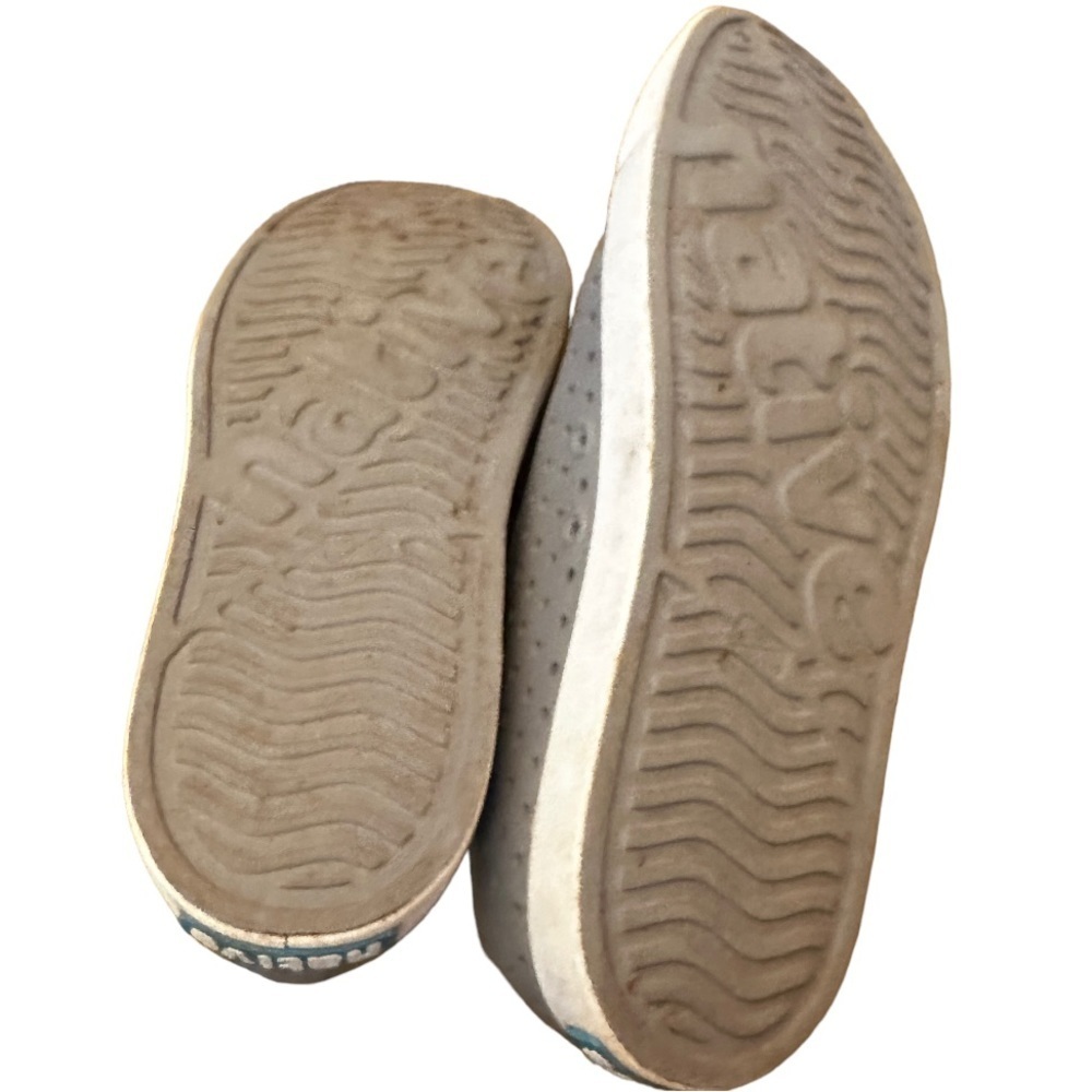 Native Shoes‎ - Picture 6 of 7